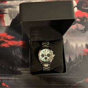 Seiko 
Size:39mm

 quartz watch with Hardlex crystal